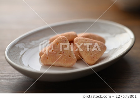 草莓脆餅口味的餅乾，味道就像蛋糕一樣 127578801