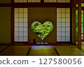 日式房間，窗外映照著新鮮綠色的植物 127580056