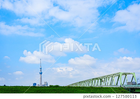 A refreshing blue sky and the Arakawa riverbed and Kinegawa Bridge in Yotsugi, Katsushika A refreshing blue sky and the Arakawa riverbed and Kinegawa Bridge in Yotsugi, Katsushika 127580113