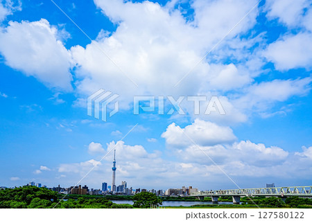 葛飾區四木的清新藍天與荒川河床 127580122