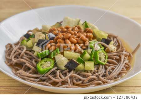 夏季蔬菜納豆冷蕎麥麵 夏季蔬菜納豆冷蕎麥麵 127580432