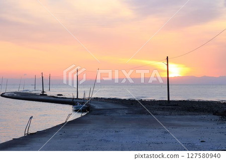 Sea of dawn 127580940