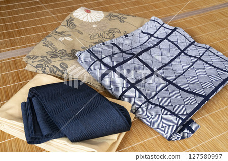 Yukata placed in a Japanese-style room - a symbol of summer 127580997