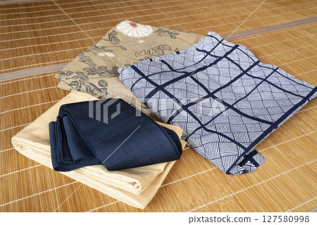 Yukata placed in a Japanese-style room - a symbol of summer 127580998
