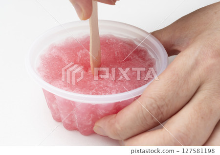 Strawberry shaved ice, strawberry ice, lifted with a wooden spoon Strawberry shaved ice, strawberry ice, lifted with a wooden spoon 127581198