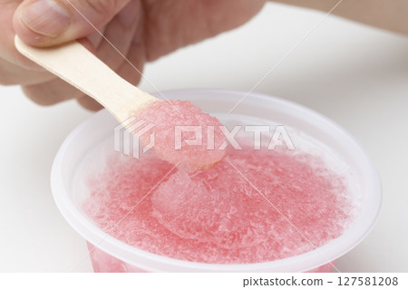 Strawberry shaved ice, strawberry ice, lifted with a wooden spoon Strawberry shaved ice, strawberry ice, lifted with a wooden spoon 127581208