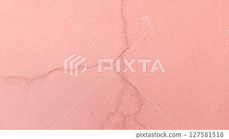 Pink concrete wall has cracks due to poor quality construction. Cracked wall surface 127581518
