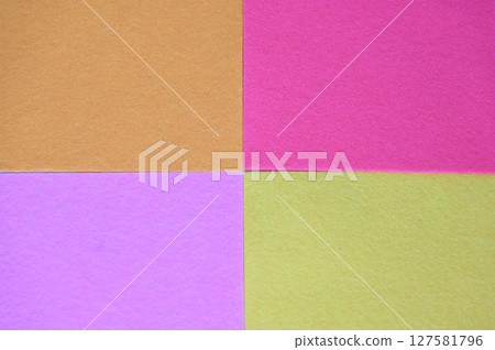 明亮的彩色氈背景 127581796