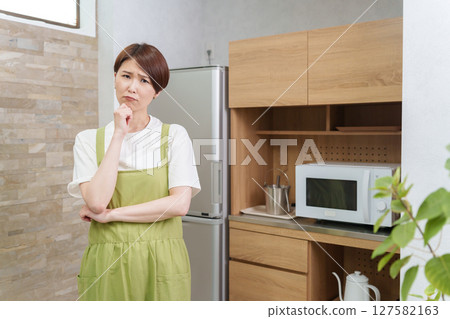 Thinking woman in the kitchen 127582163