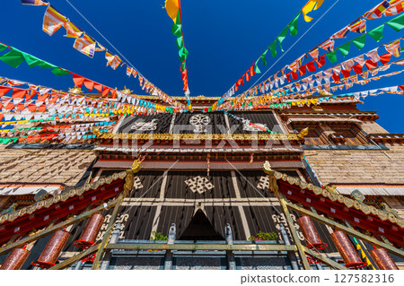 Colorful Tibetan Prayer Flags and Architecture of Songzanlin Monastery Colorful Tibetan Prayer Flags and Architecture of Songzanlin Monastery 127582316
