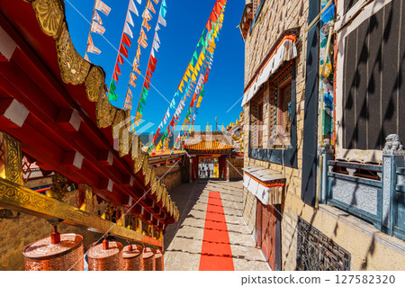 Colorful Tibetan Prayer Flags and Architecture of Songzanlin Monastery 127582320