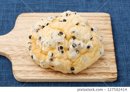 Melon bread with chocolate Melon bread with chocolate 127582414