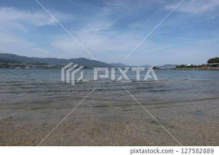 從宮島海岸眺望瀨戶內海（廣島縣二十日市市） 127582889