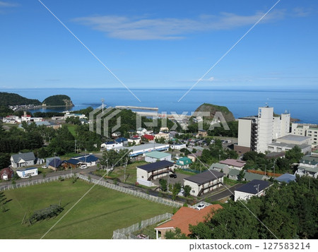 從宇登呂溫泉山頂的度假酒店眺望鄂霍次克海和宇登呂 127583214