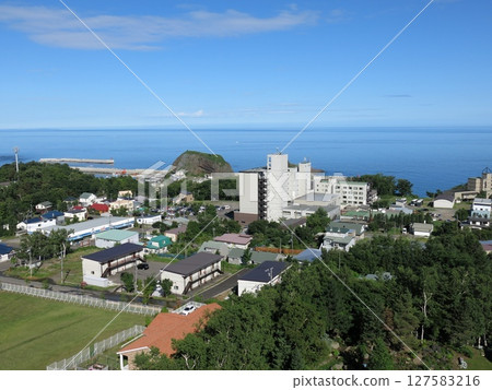 從宇登呂溫泉山頂的度假酒店眺望鄂霍次克海和宇登呂 127583216