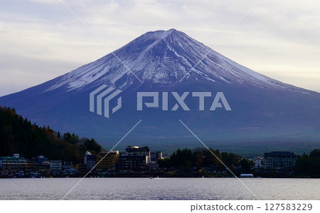 Mount Fuji  127583229