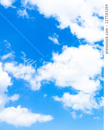 Simple landscape with blue sky and white clouds 127583264