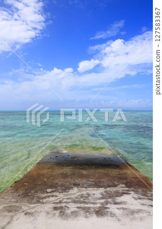 竹富島西碼頭的天空與大海 127583367