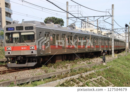 Tokyu Oimachi Line 9000 series (red stripe) 127584679