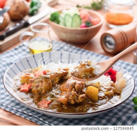 Steaming homemade chicken wing curry and colorful vegetables on the table 127584845