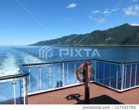 View from the Shiretoko sightseeing boat Aurora (the unexplored Shiretoko Cape route) (near Kannon Rock) View from the Shiretoko sightseeing boat Aurora (the unexplored Shiretoko Cape route) (near Kannon Rock) 127585788