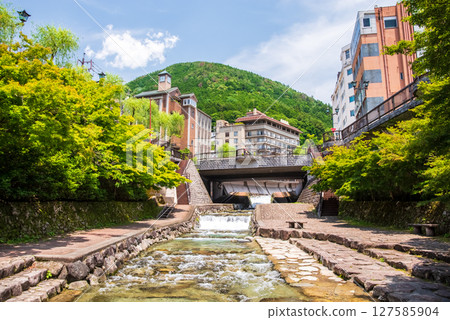 下呂溫泉町的風景「溪流小路」(岐阜縣下呂市) 下呂溫泉町的風景「溪流小路」(岐阜縣下呂市) 127585904