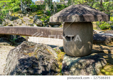 【日本百座名城】德島縣德島市德島城、舊德島城表禦殿庭園、燈籠與枯山水庭園 【日本百座名城】德島縣德島市德島城、舊德島城表禦殿庭園、燈籠與枯山水庭園 127586893