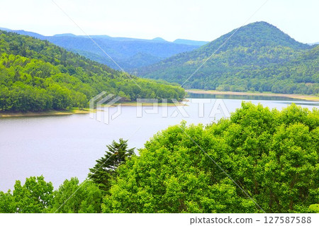 北海道初夏的新綠,道東之旅,從陸別町到桶戶町,常呂川流淌的桶戶湖,桶戶町深處的鹿子水壩 北海道初夏的新綠,道東之旅,從陸別町到桶戶町,常呂川流淌的桶戶湖,桶戶町深處的鹿子水壩 127587588