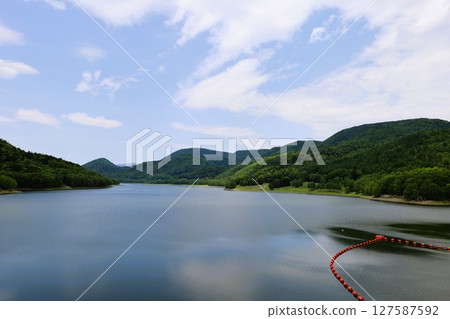 北海道初夏的新綠,道東之旅,從陸別町到桶戶町,常呂川流淌的桶戶湖,桶戶町深處的鹿子水壩 北海道初夏的新綠,道東之旅,從陸別町到桶戶町,常呂川流淌的桶戶湖,桶戶町深處的鹿子水壩 127587592