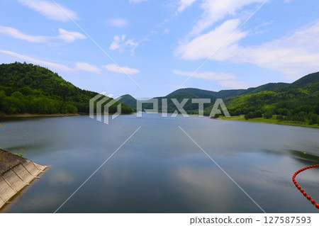北海道初夏的新綠,道東之旅,從陸別町到桶戶町,常呂川流淌的桶戶湖,桶戶町深處的鹿子水壩 北海道初夏的新綠,道東之旅,從陸別町到桶戶町,常呂川流淌的桶戶湖,桶戶町深處的鹿子水壩 127587593