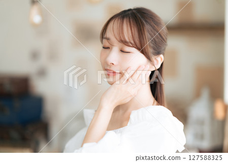 女性美容肖像護膚化妝品 127588325