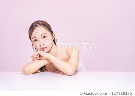 Female beauty portraits, skin care, cosmetics 127588350