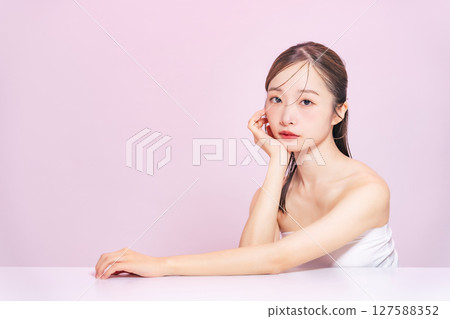 Female beauty portraits, skin care, cosmetics 127588352