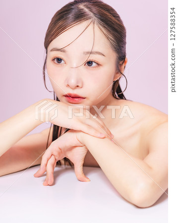 Female beauty portraits, skin care, cosmetics 127588354