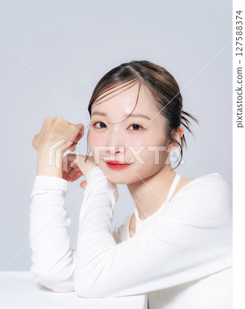 Female beauty portraits, skin care, cosmetics Female beauty portraits, skin care, cosmetics 127588374