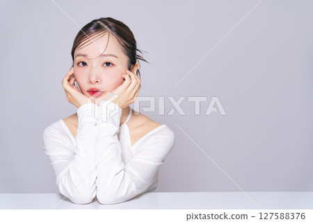 Female beauty portraits, skin care, cosmetics 127588376