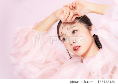Female beauty portraits, skin care, cosmetics Female beauty portraits, skin care, cosmetics 127588380