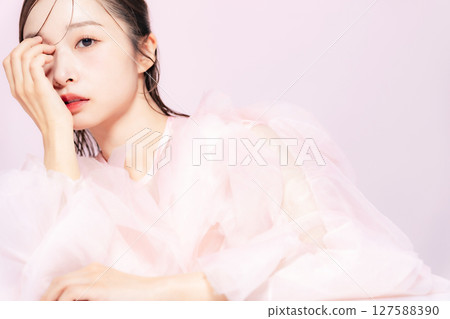 Female beauty portraits, skin care, cosmetics 127588390