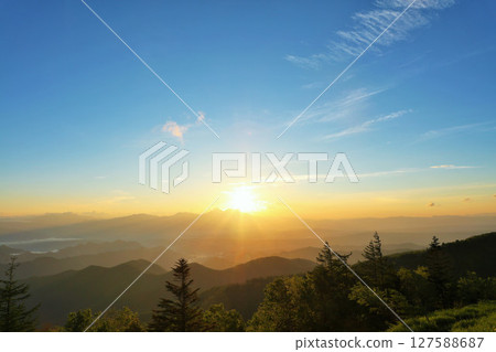 長野縣美原高原的黎明曙光 長野縣美原高原的黎明曙光 127588687