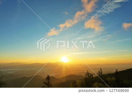The dawn light from Utsukushigahara Plateau, Nagano Prefecture The dawn light from Utsukushigahara Plateau, Nagano Prefecture 127588690