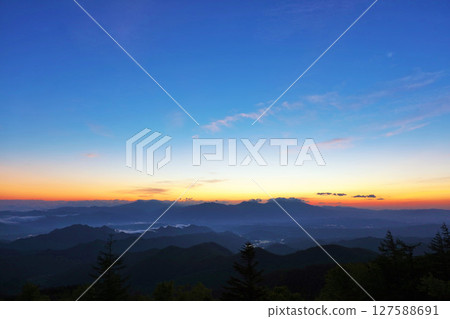 The dawn light from Utsukushigahara Plateau, Nagano Prefecture The dawn light from Utsukushigahara Plateau, Nagano Prefecture 127588691