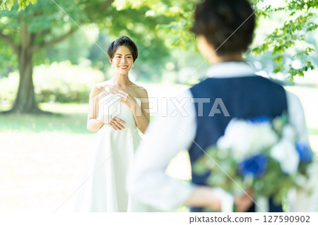 Wedding image garden bridal 127590902