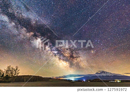 星拱和斜里山橫跨北方大地 127591972