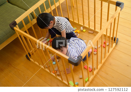 Aerial view of brothers playing in a cage 127592112