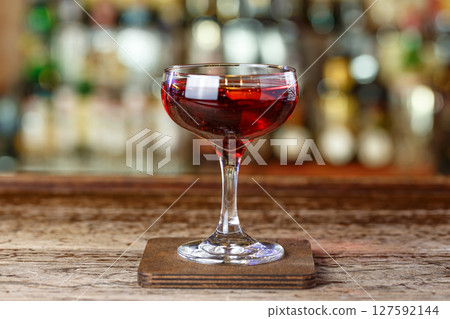 Aperitif cocktail at the bar 127592144