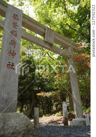 Chagama Inari Shrine's sign and torii gate surrounded by fresh greenery Chagama Inari Shrine's sign and torii gate surrounded by fresh greenery 127592322