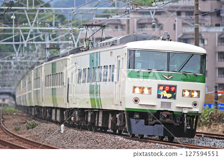 東海道本線萬鶴JR東日本系列185 A6編隊（大宮）舞者 127594551