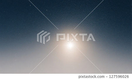 夜空中深藍色背景中閃耀的一等星和光環 127596026