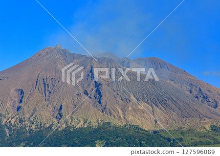 [鹿兒島縣] 晴天從垂海看到的櫻島 127596089