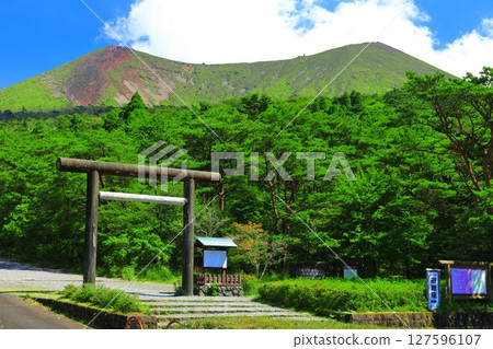 [宮崎縣] 從高千穗川看到的高千穗峰（霧島山） 127596107